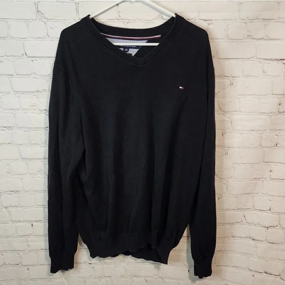 Men's Tommy Hilfiger 100% Pima Cotton V-Neck sweater, size XL